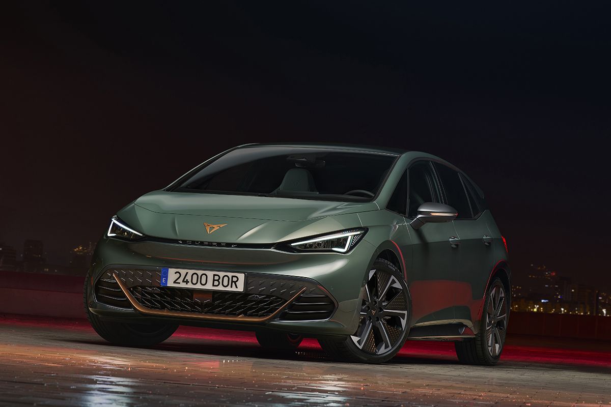 Desvelado el nuevo CUPRA Born VZ, una versión deportiva con 326 CV y un comportamiento dinámico más afinado