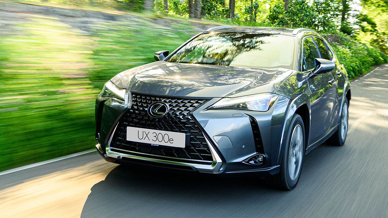 El nuevo Lexus UX 300e 2024 se pone a la venta en España, el SUV eléctrico japonés presenta novedades de diseño y de tecnología