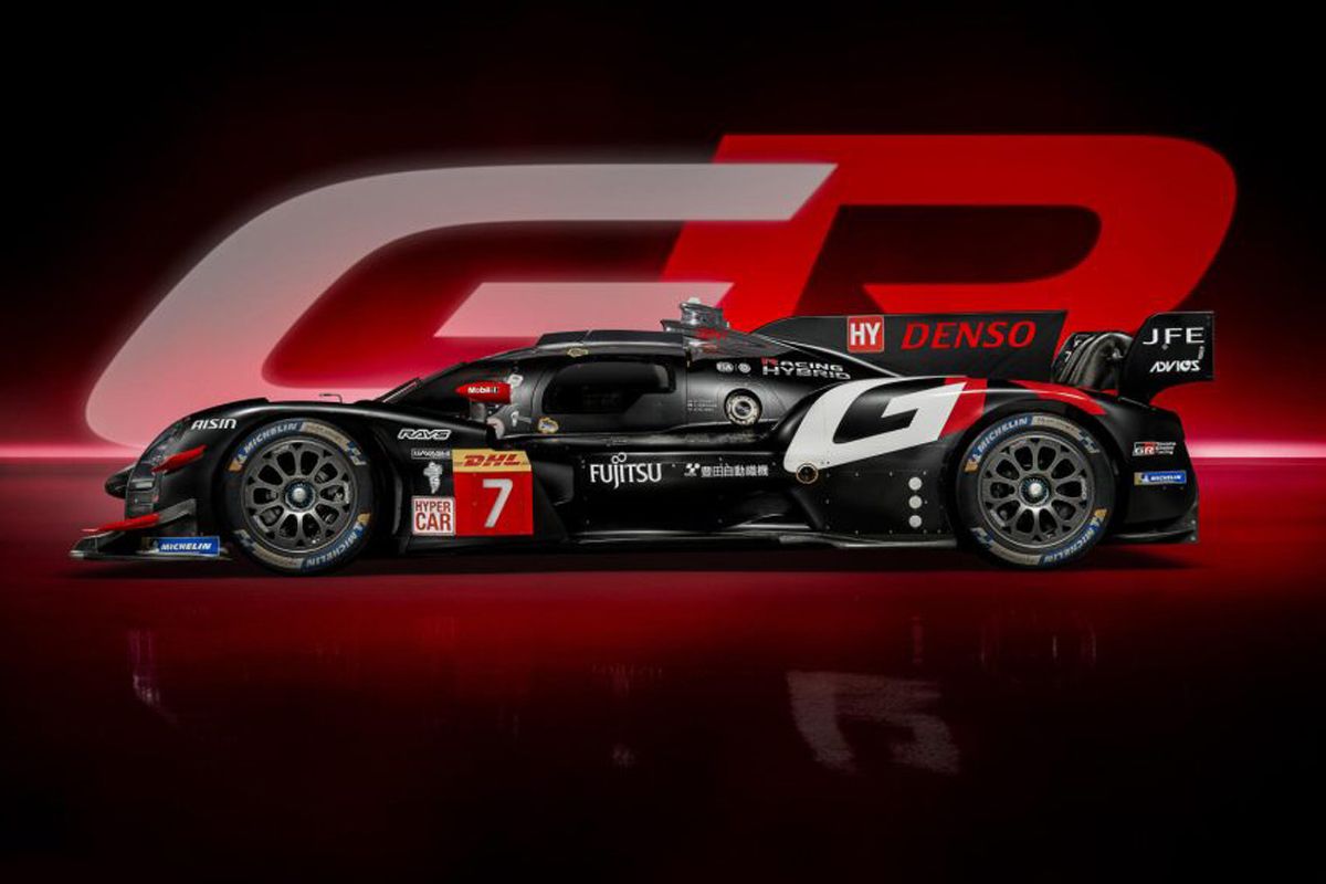 Así es la librea definitiva 'all black' del Toyota GR010 Hybrid para el WEC 2024