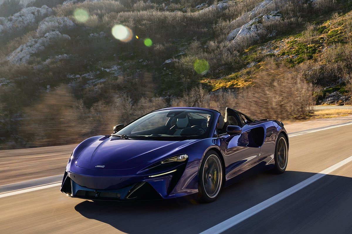 El nuevo McLaren Artura Spider deslumbra por su belleza, tecnología y lujo, un superdeportivo PHEV con 700 CV que se estrena en primavera