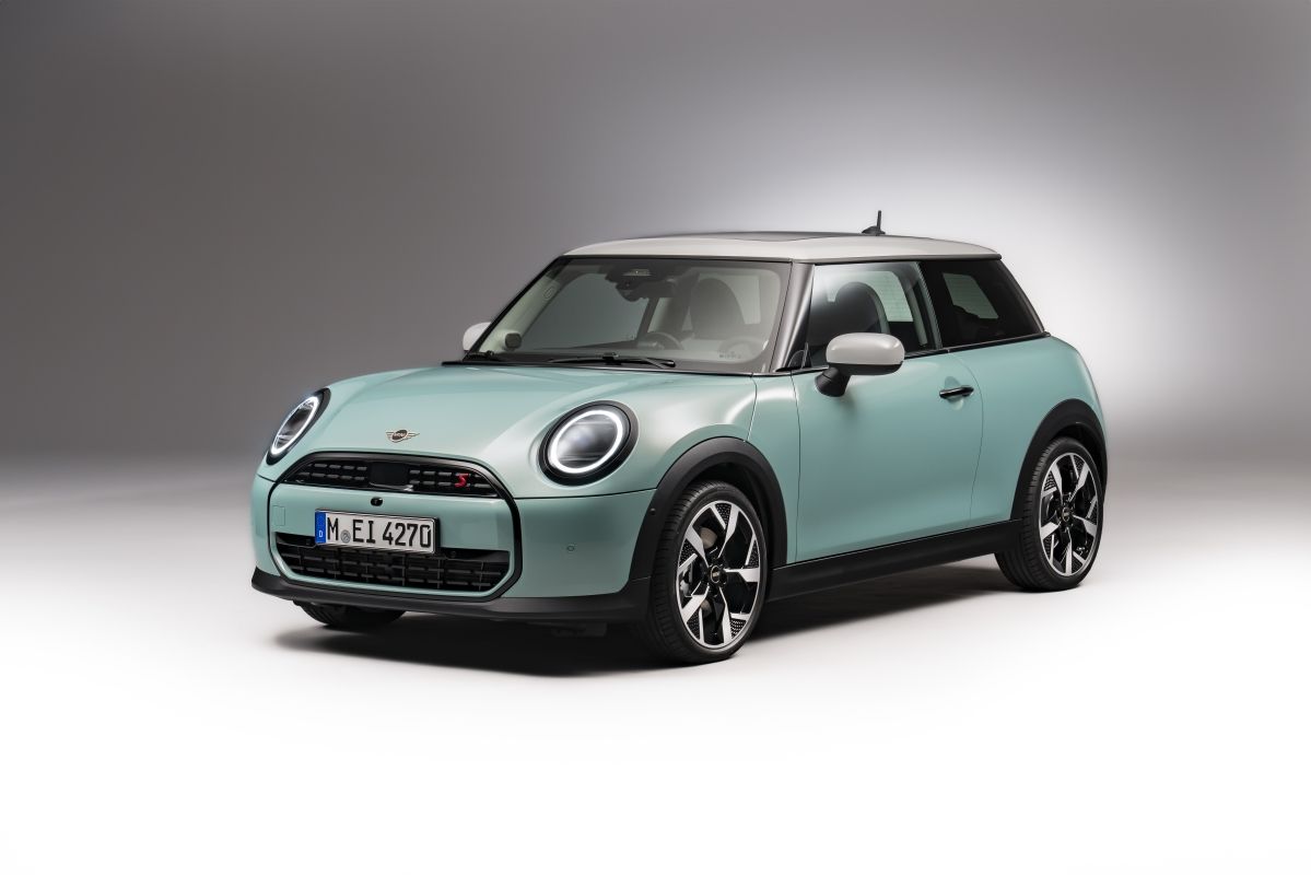 Llega el nuevo MINI Cooper, la esencia del eléctrico se traslada al modelo de gasolina con dos versiones y un diseño más sofisticado