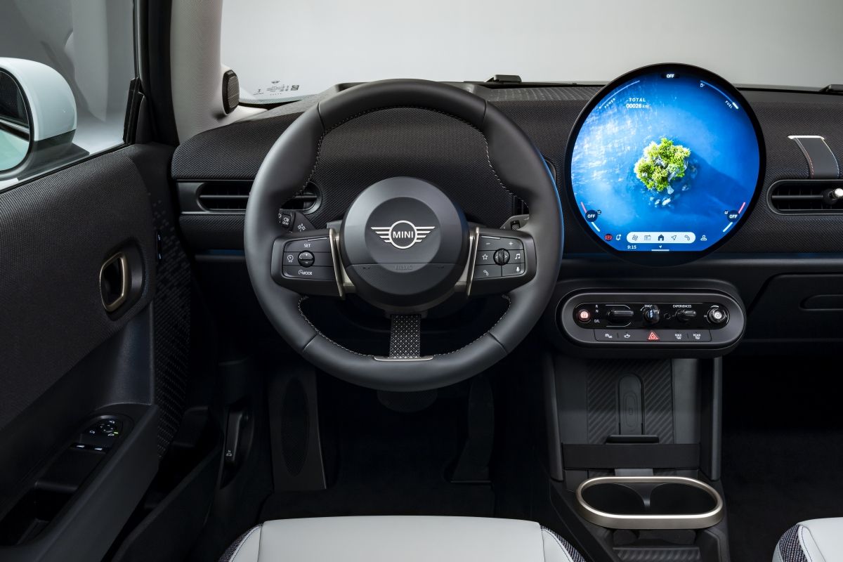 MINI Cooper 2024 - interior