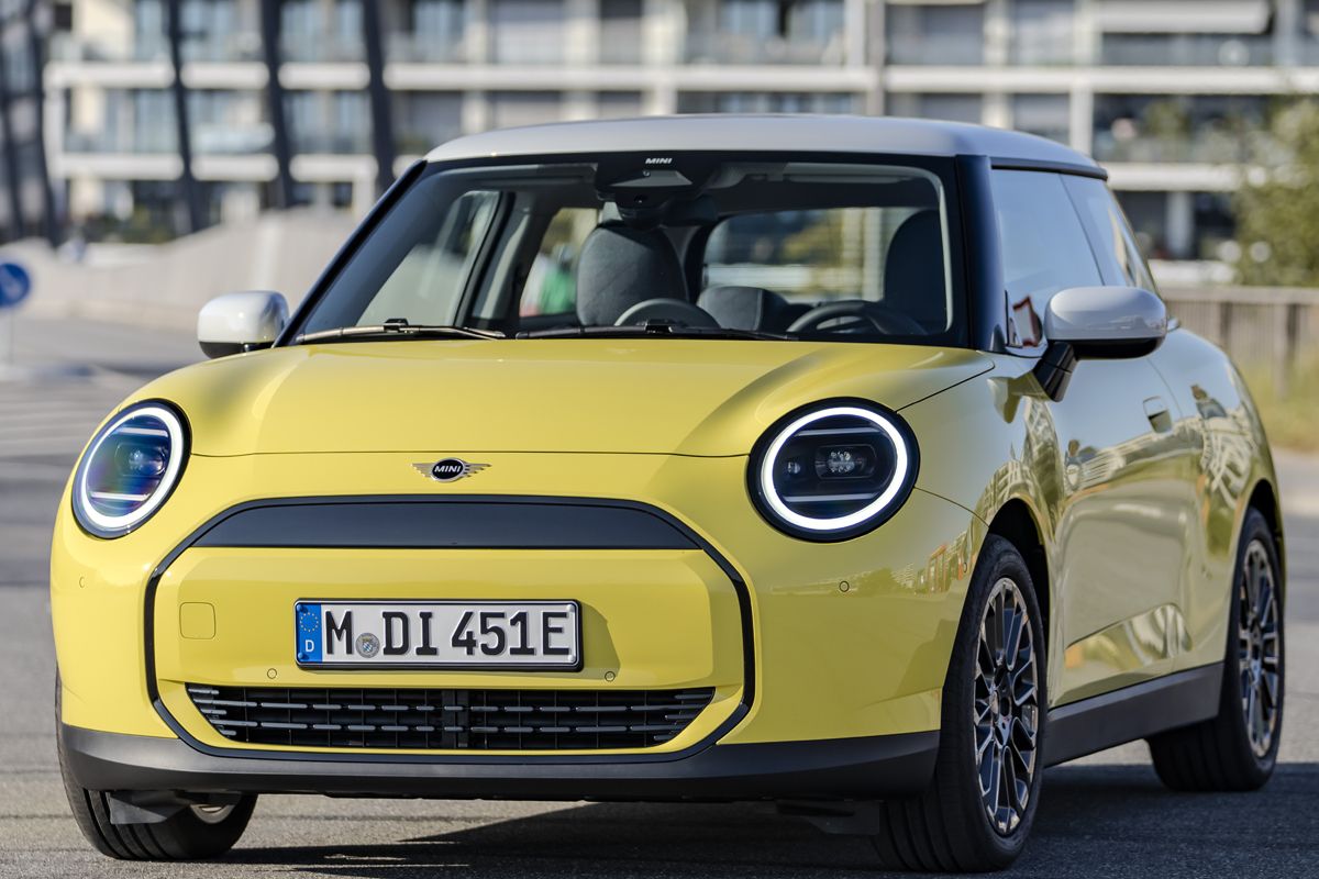 El nuevo MINI Cooper Eléctrico anuncia su lanzamiento, la marca desvela detalles de lo que ofrecerá a bordo que no has visto antes