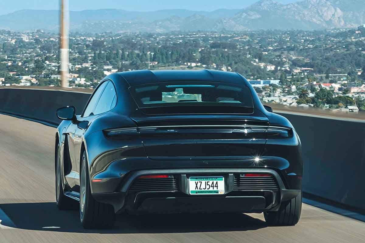 El nuevo Porsche Taycan dará un importante golpe, la autonomía de la berlina se acerca a los 600 km, más que muchos de sus rivales