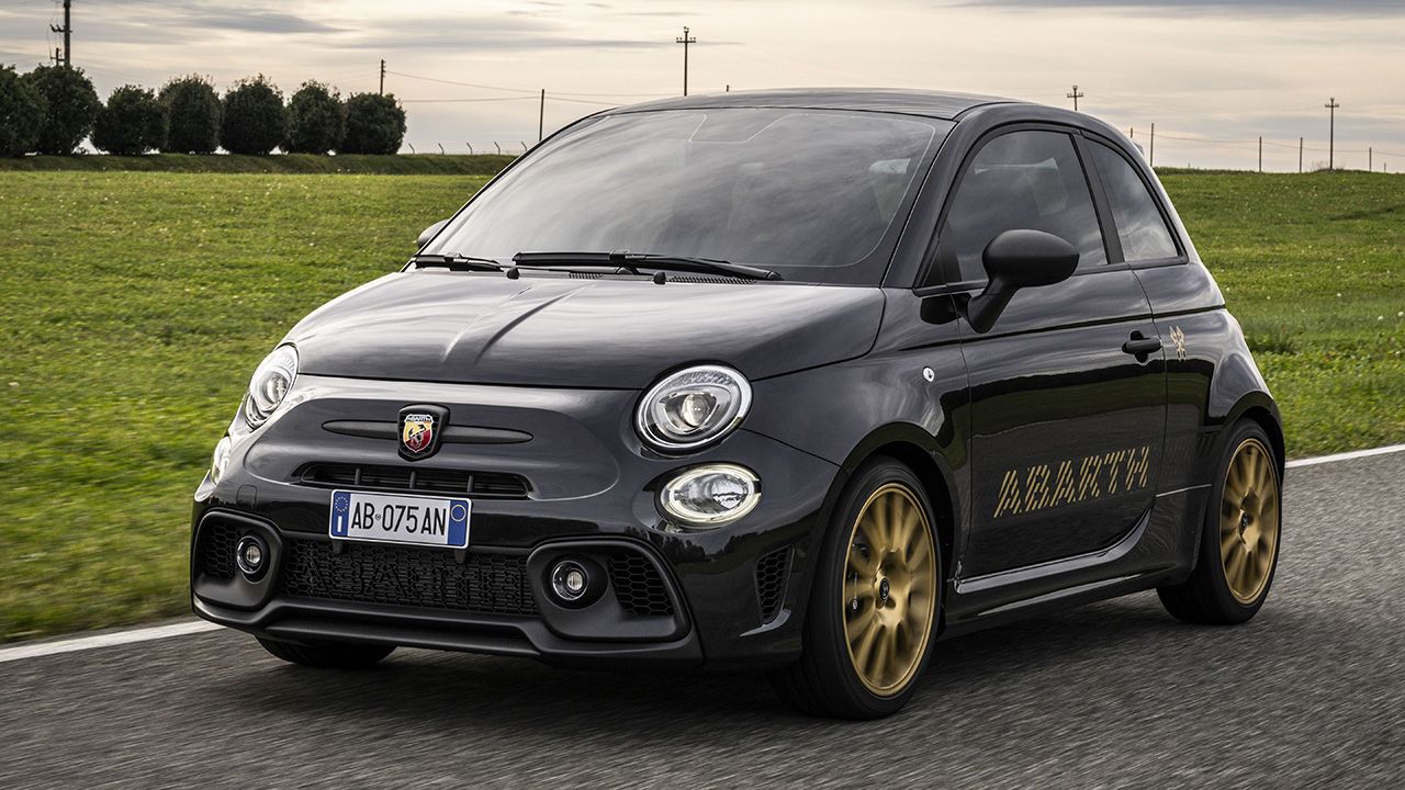 El Abarth 695 más exclusivo que puedes comprar en España ya tiene precio, se pone a la venta la edición limitada 75º Aniversario