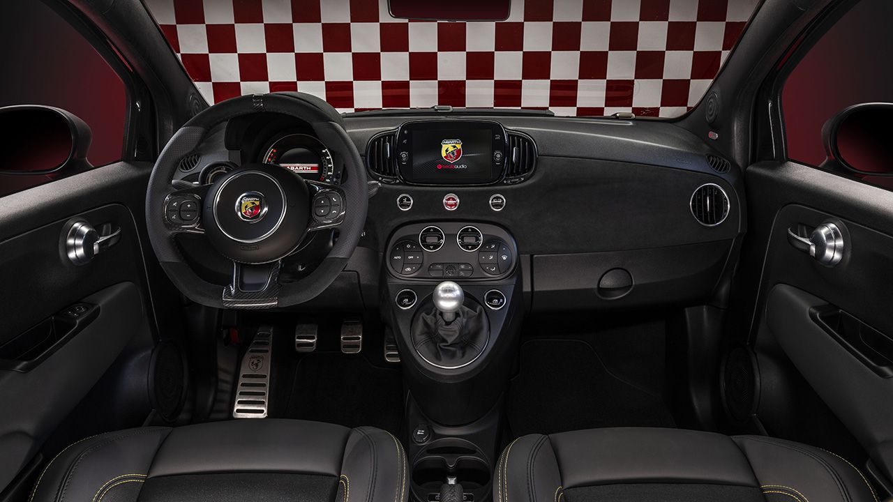 Abarth 695 75º Aniversario - interior