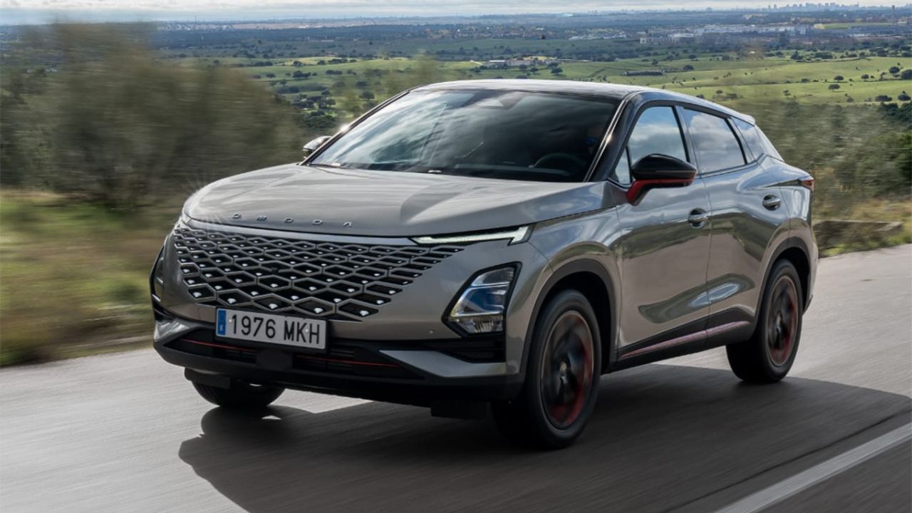 A por el KIA Sportage y el Hyundai Tucson, el nuevo SUV Omoda 5 ya tiene precios en España y presume de una garantía de 7 años