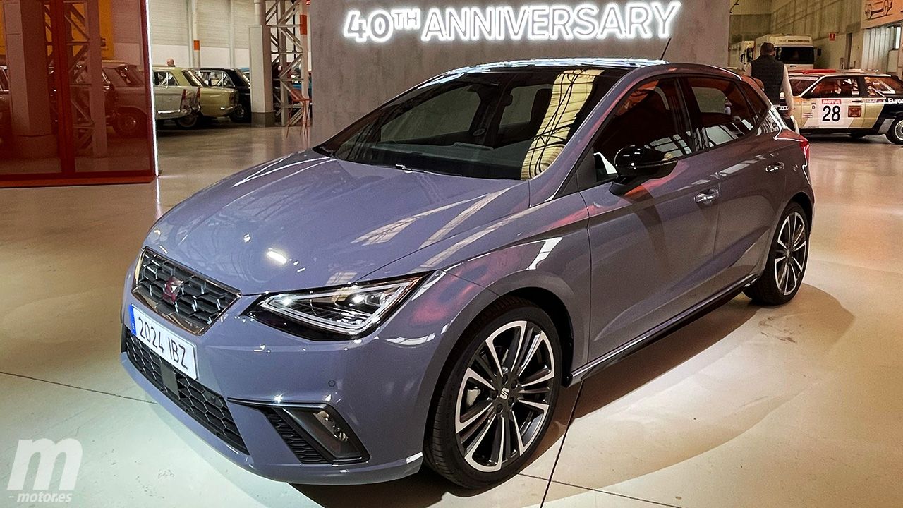 La edición especial FR Aniversario del SEAT Ibiza ya tiene precio, el utilitario español celebra su 40º cumpleaños