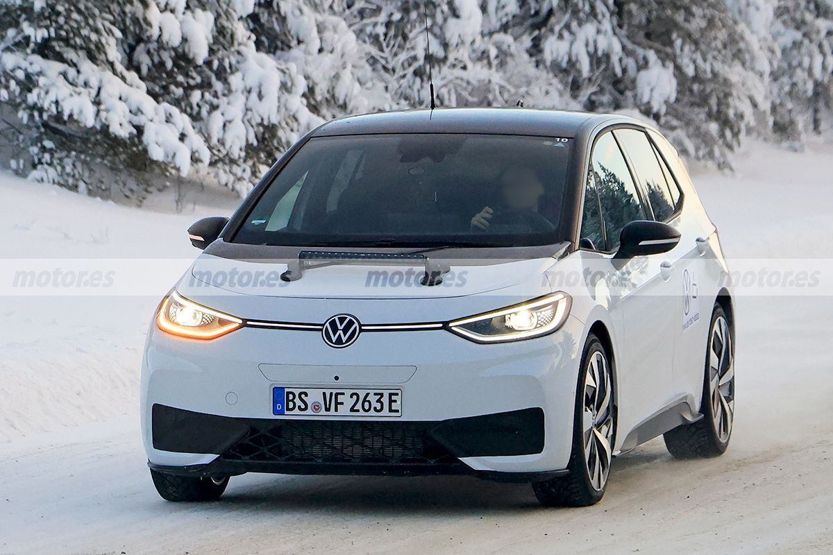 El Volkswagen ID.3 GTX continúa con su perfeccionamiento en las pruebas de invierno, un deportivo sin la agresividad de un Golf GTi