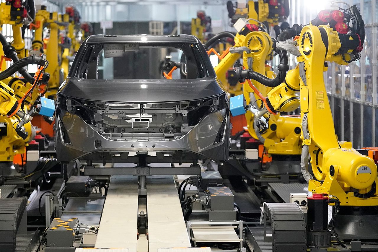 Quién paga la «fiesta» del coche eléctrico: el ciudadano es esquilmado mientras los fabricantes obtienen cifras récord