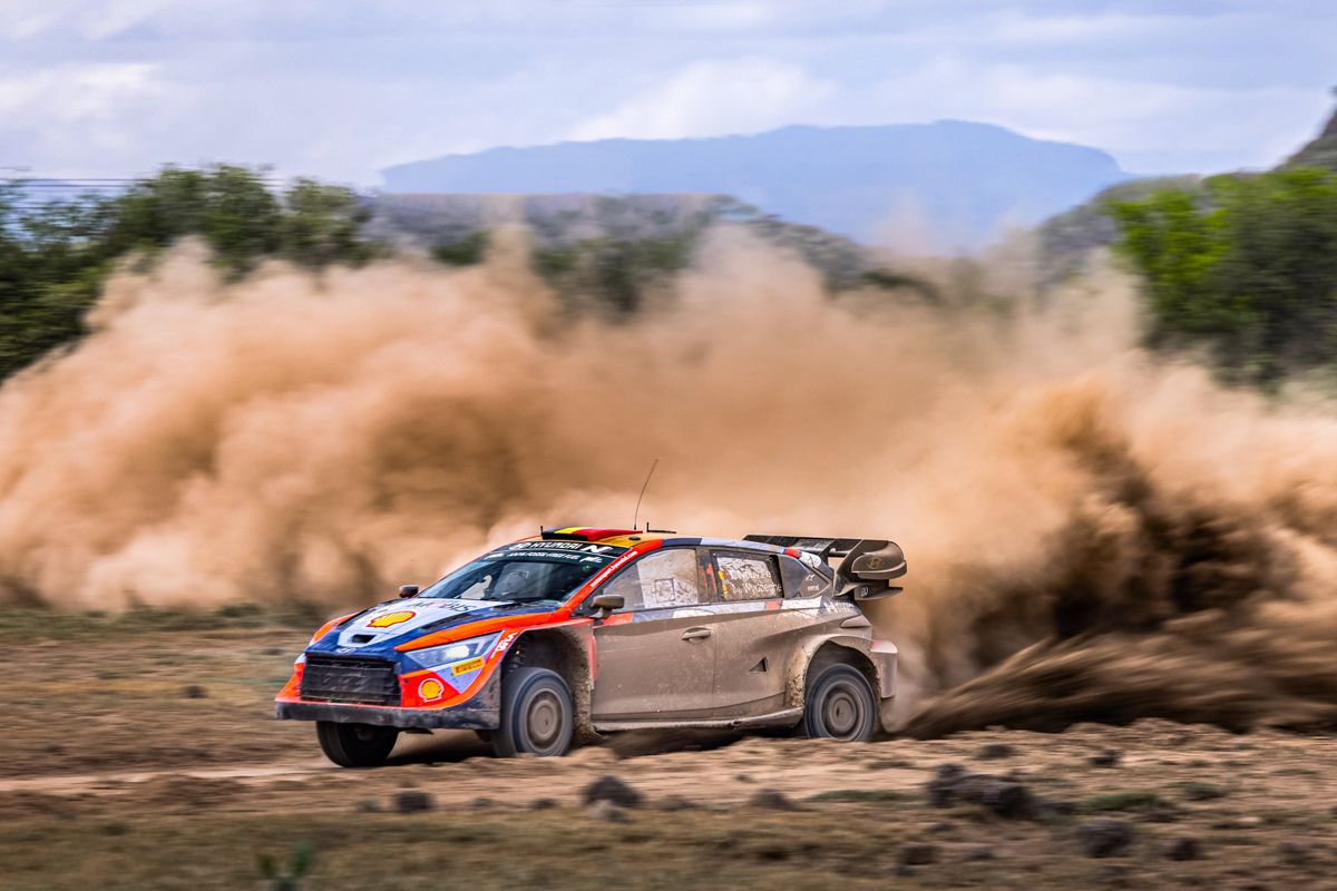 Elfyn Evans manda en el 'Super Sunday' del Safari Rally ante un desafortunado Thierry Neuville