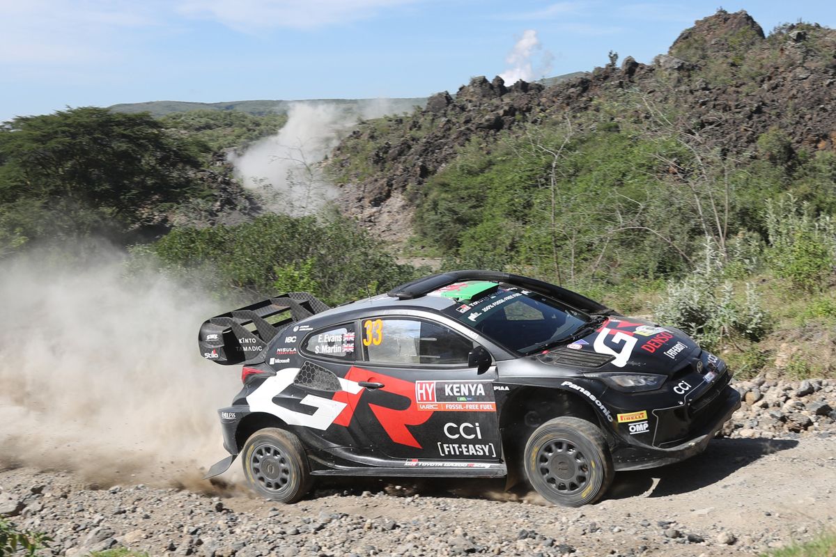 Elfyn Evans saca ventaja en el 'Super Sunday' del Safari Rally ante un desdichado Thierry Neuville