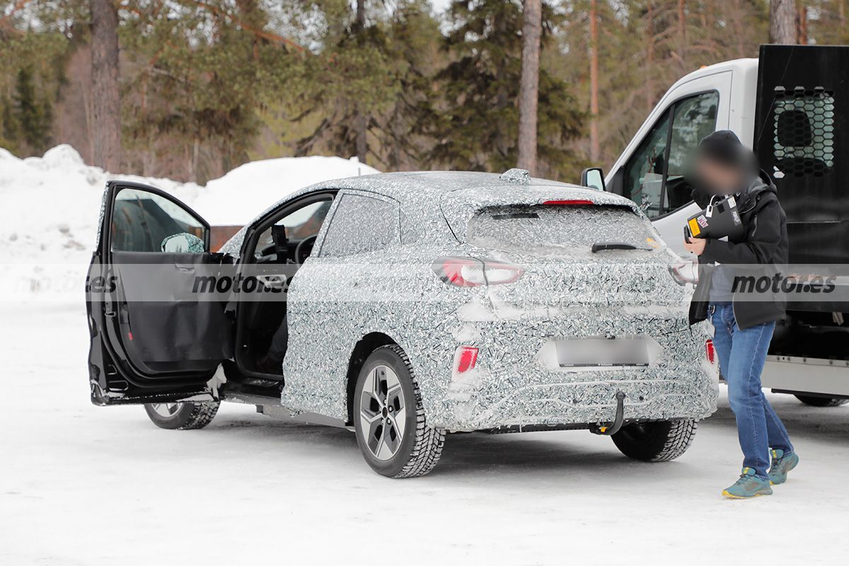 El nuevo Ford Puma eléctrico se pone a tono en las pruebas de invierno con una inesperada sorpresa. No se ve, pero se siente al volante