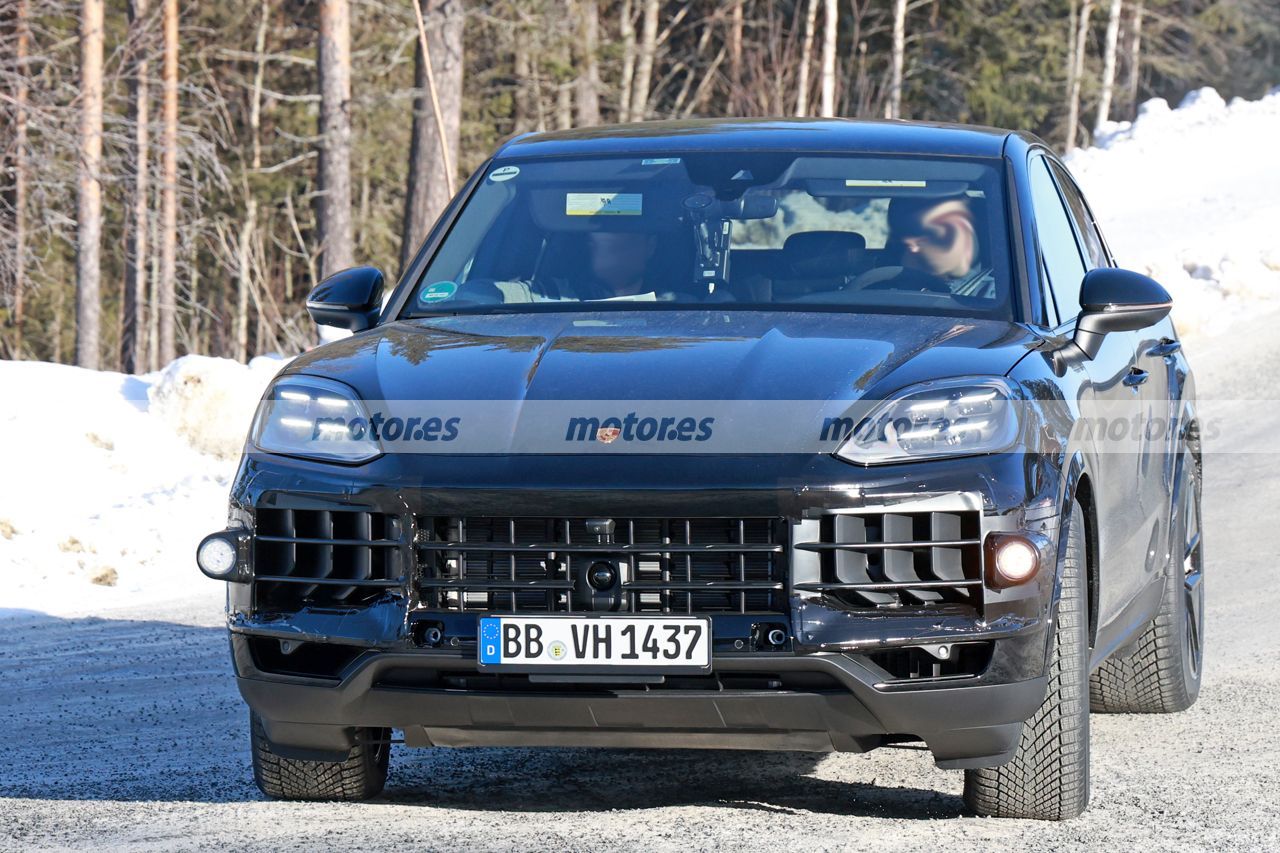 El Porsche Cayenne Coupé no será sólo eléctrico, esta mula de la segunda generación del SUV deportivo confirma que se ofrecerá con combustión