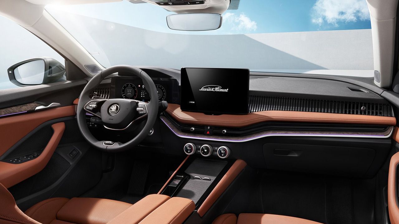 Skoda Superb Berlina 2024 - interior