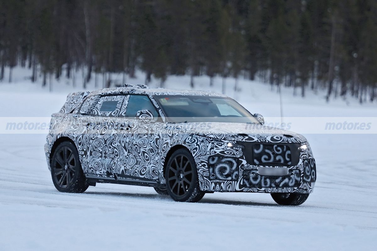 El Road Rover eléctrico debuta en las pruebas de invierno, un elegante crossover Shooting Brake de Land Rover que llegará en 2026