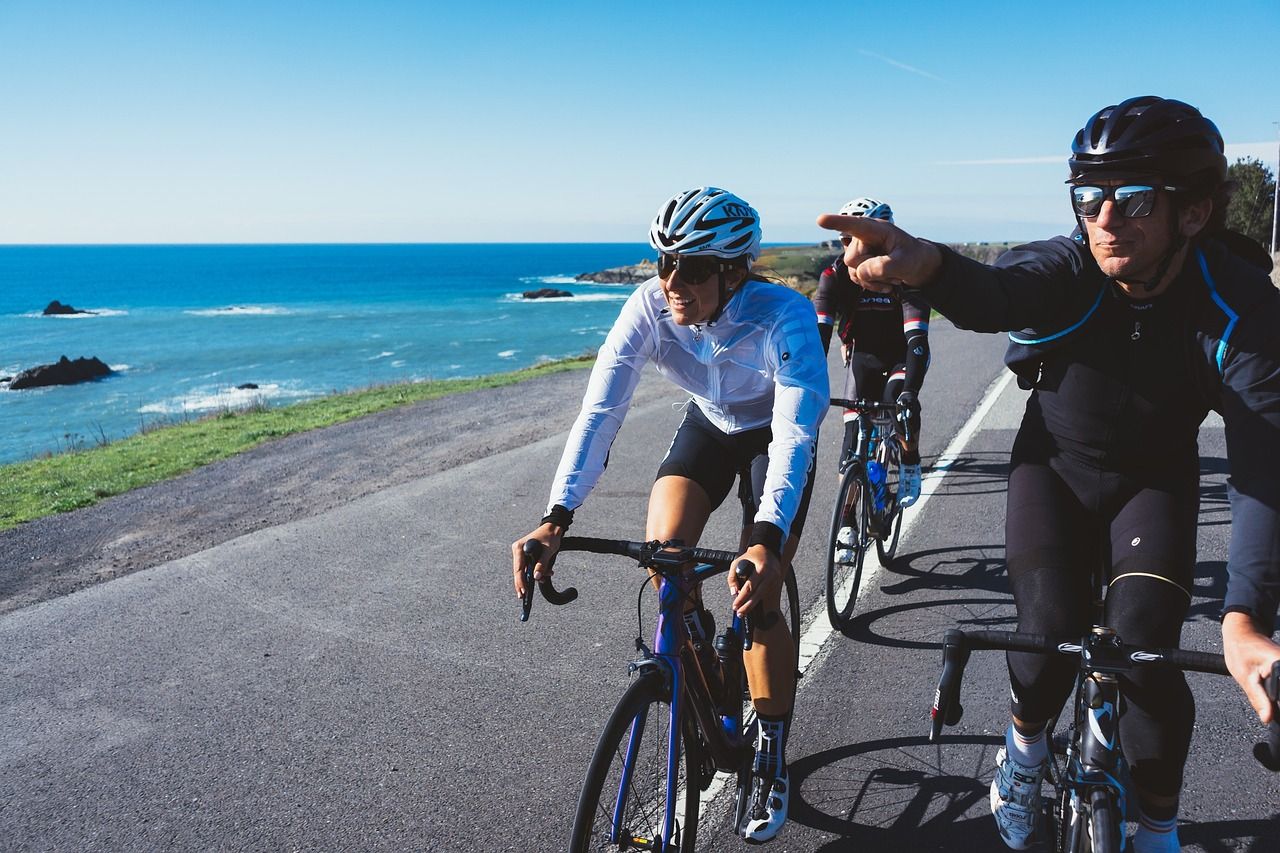 Adelantar a un ciclista con línea continua, ¿está permitido?