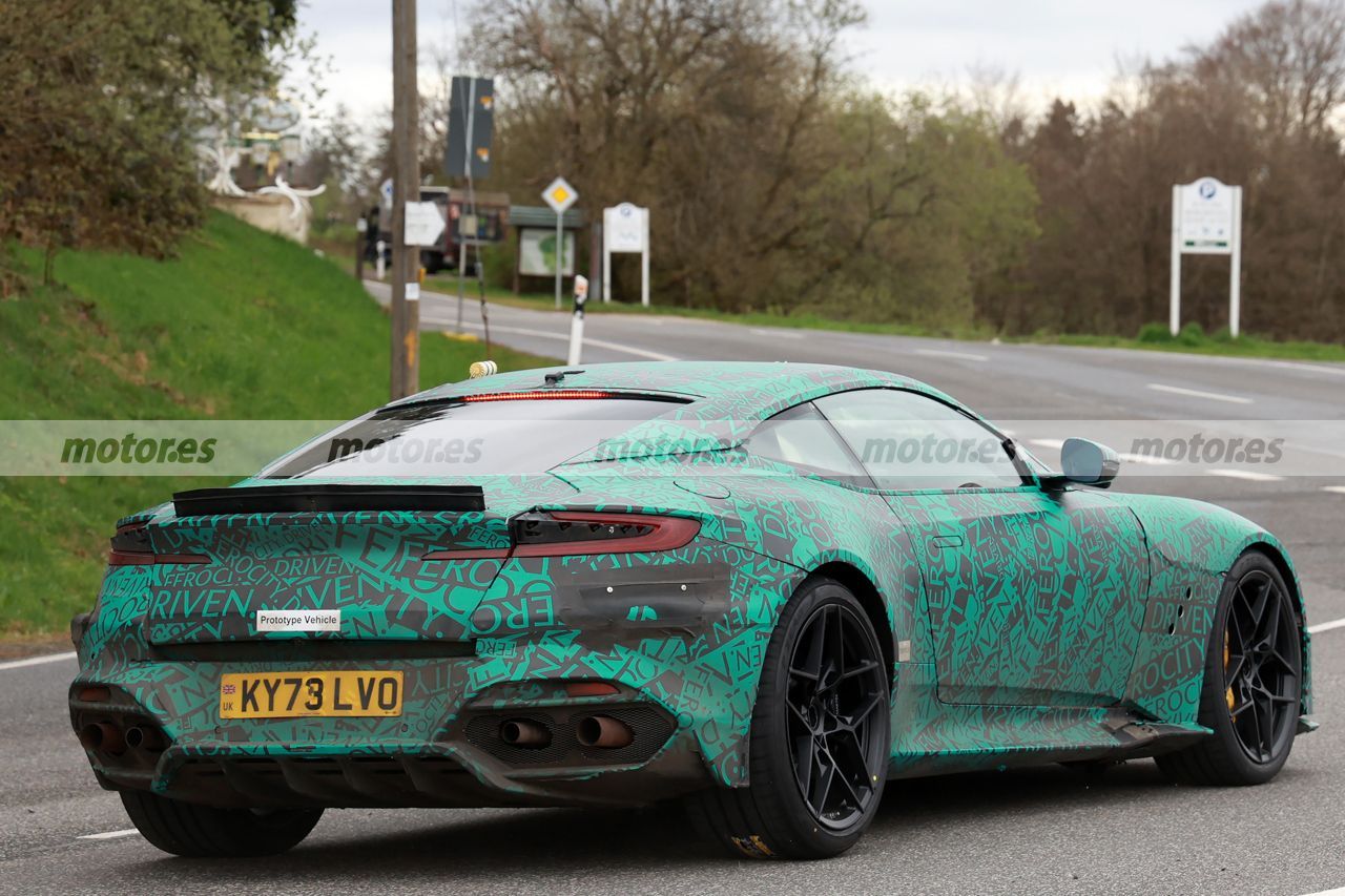 Fotos espía Aston Martin DBS 2025