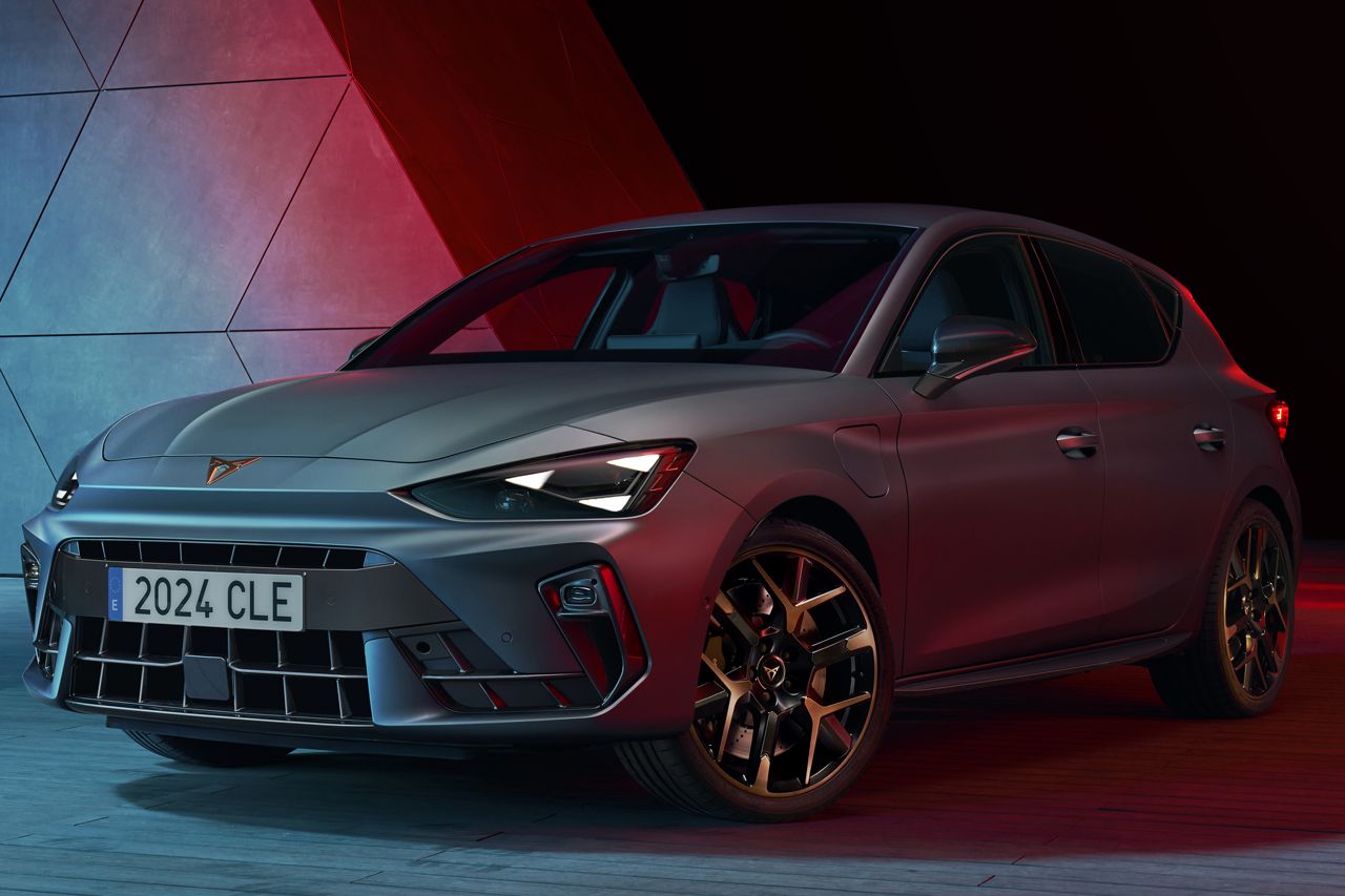 Los CUPRA León 2025 ya no son tan SEAT,  estrenan un diseño más agresivo y el Sportstourer un rendimiento superlativo que te conquistará