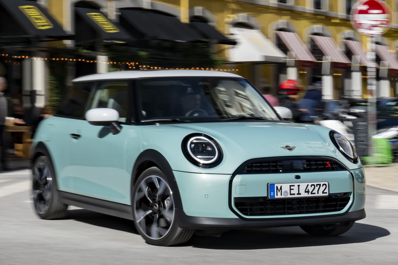 El nuevo MINI Cooper S Classic se pone a la venta en España, una interesante opción que fusiona elegancia y pasión deportiva