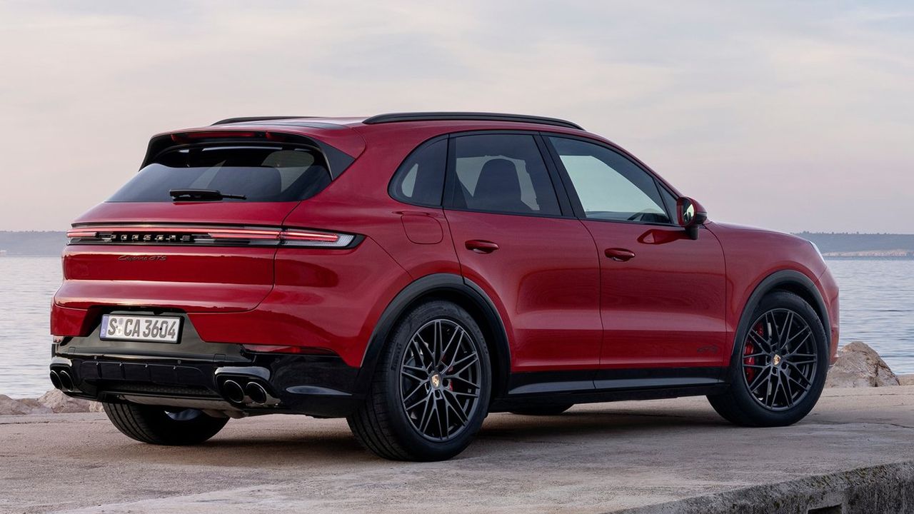 Porsche Cayenne GTS 2024 - posterior