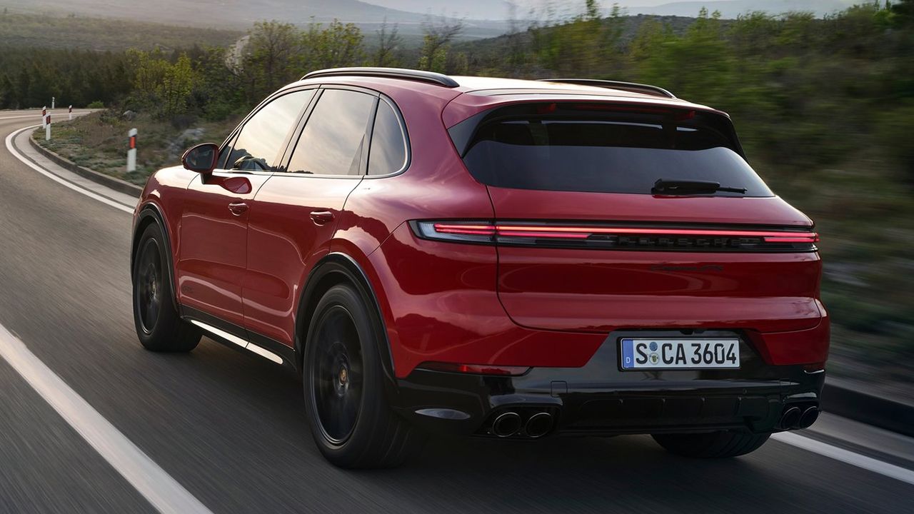 Porsche Cayenne GTS 2024 - posterior