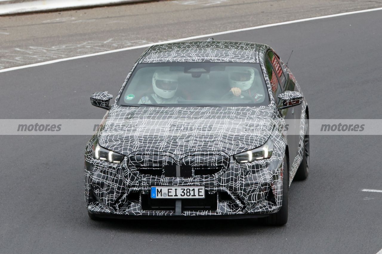 Últimas fotos espía del nuevo BMW M5 2025 en Nürburgring, la berlina más rápida de su categoría con etiqueta CERO agota sus pruebas