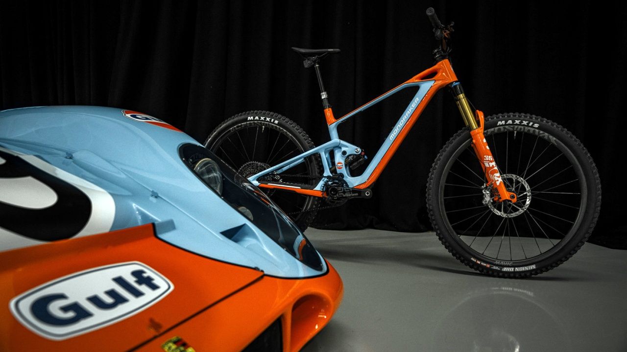 ¿Una eBike inspirada en el mítico Porsche 917K de Le Mans? Mondraker la ha creado y es brutal