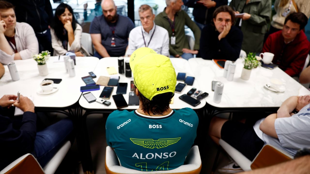 Fernando Alonso expone el gran problema del Aston Martin AMR24: «El simulador perdona muchas cosas, la pista no»