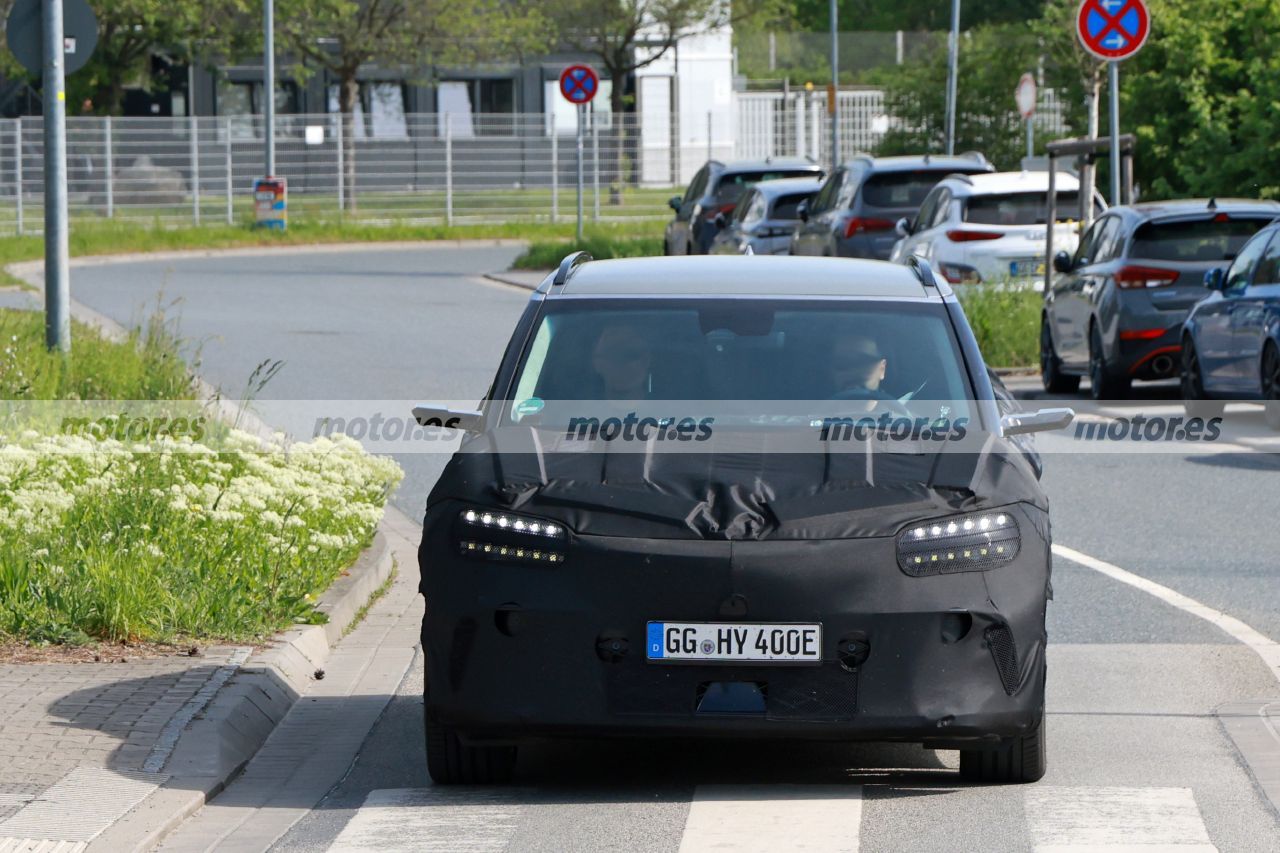 El Genesis GV60 Facelift 2025 es cazado en fotos espía, cambios sutiles marcarán la diferencia en el crossover eléctrico de lujo