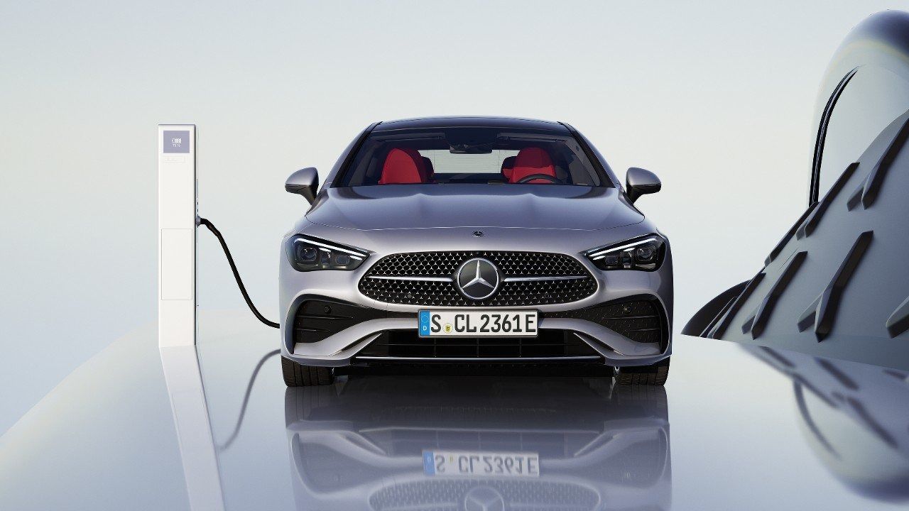 El nuevo Mercedes CLE es ya el primer coupé híbrido enchufable, más de 300 CV y 110 km de autonomía sin el radicalismo de AMG