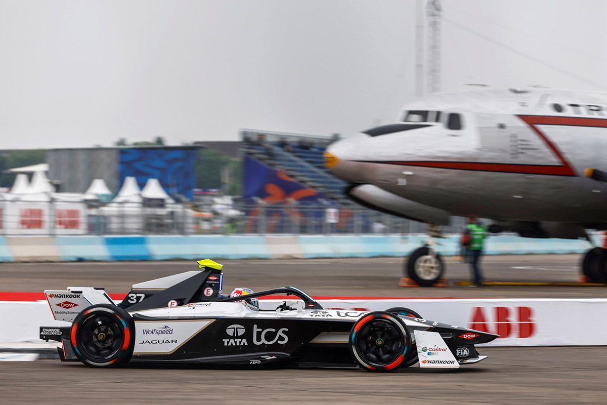 Nick Cassidy supera al DS de Jean-Éric Vergne y gana la primera manga del ePrix de Berlín