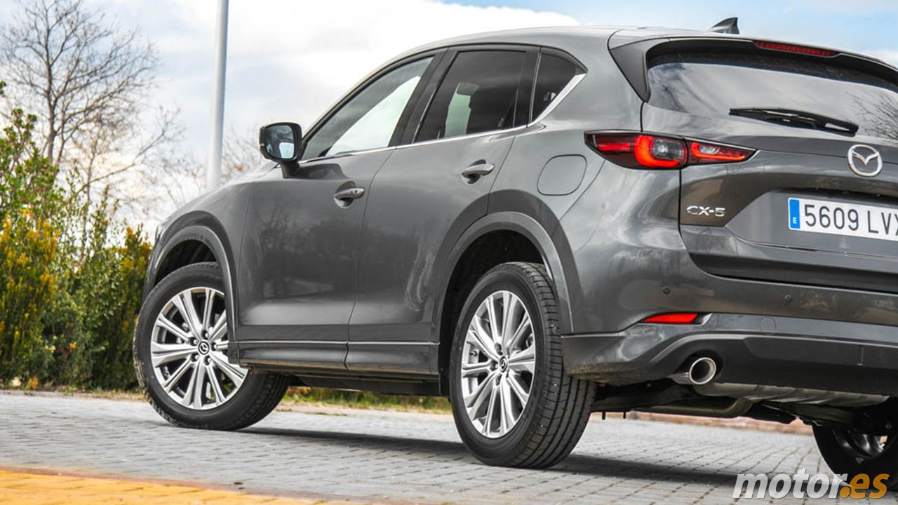 Más barato y potente que el Toyota Corolla Cross, con etiqueta ECO y 4.900 € de descuento, así es el SUV de Mazda en oferta que debes conocer