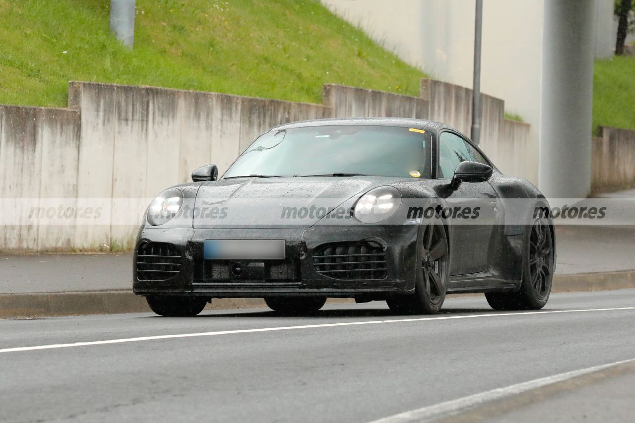 Las piezas encajan, estas fotos espía del nuevo Porsche 911 Turbo S 2025 son la sorpresa para los puristas, aunque sea híbrido