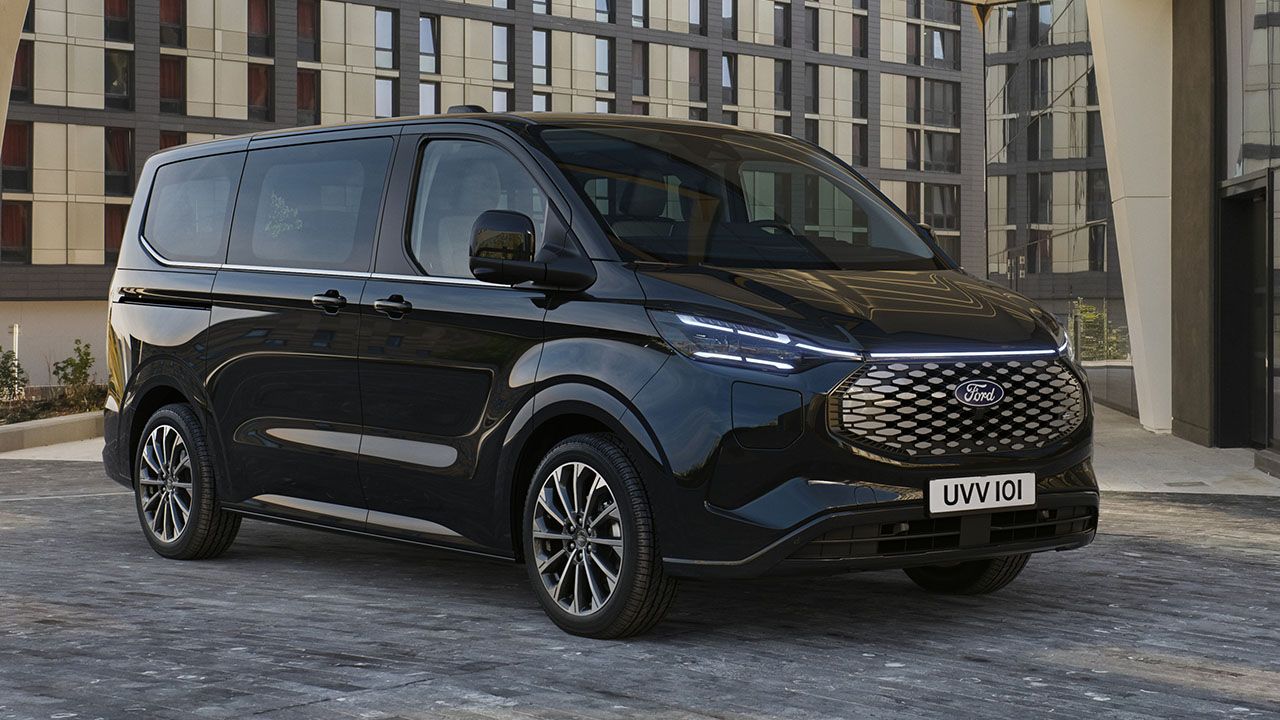 Todos los precios del nuevo Ford E-Tourneo Custom, una furgoneta eléctrica que quiere superar a los Citroën ë-SpaceTourer y Peugeot E-Traveller