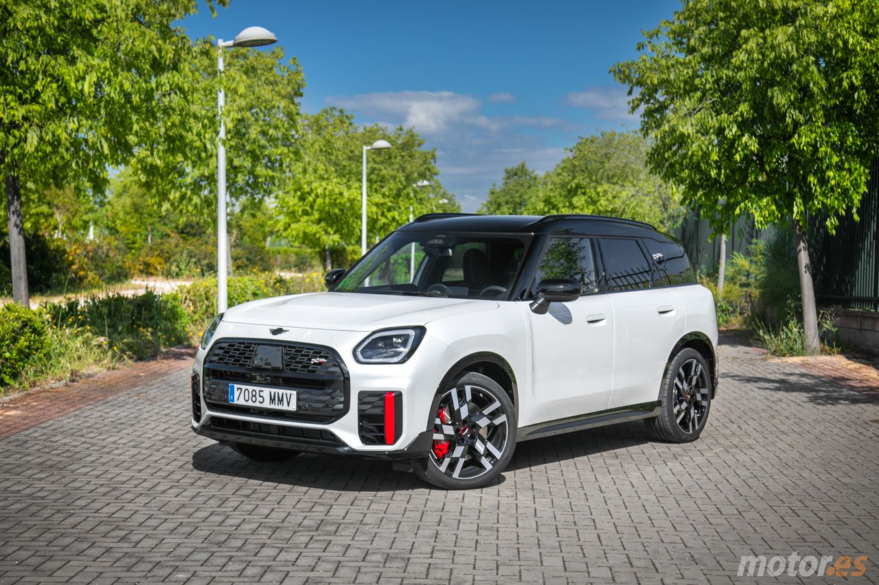 Prueba MINI Countryman JCW 2024, no tiene ningún sentido pero es muy divertido