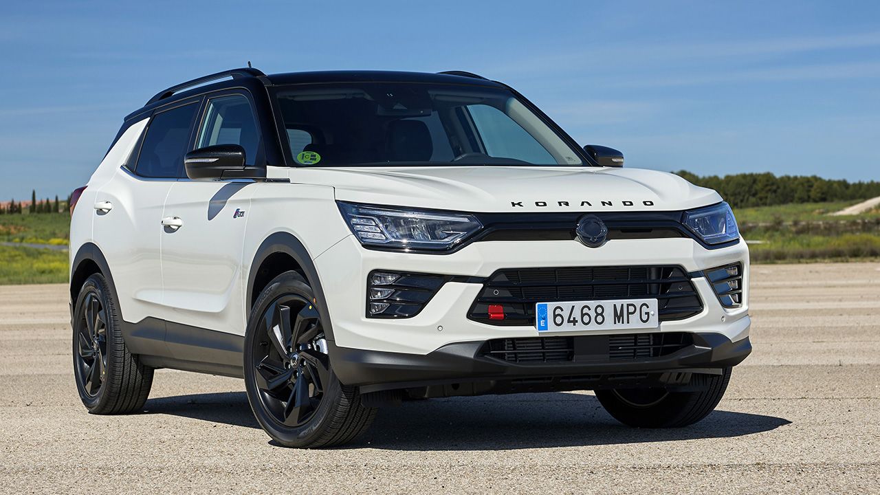 El mejor SUV de SsangYong está de estreno, la gama 2024 del Korando incorpora de serie el paquete Black para lucir una imagen más elegante