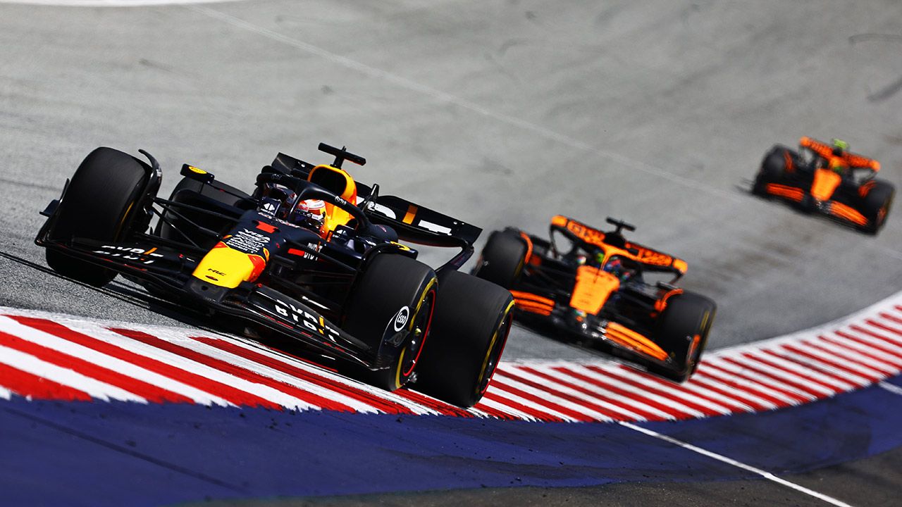 Max Verstappen frena los envites papayas y gana su novena carrera al Sprint, con los españoles muy lejos