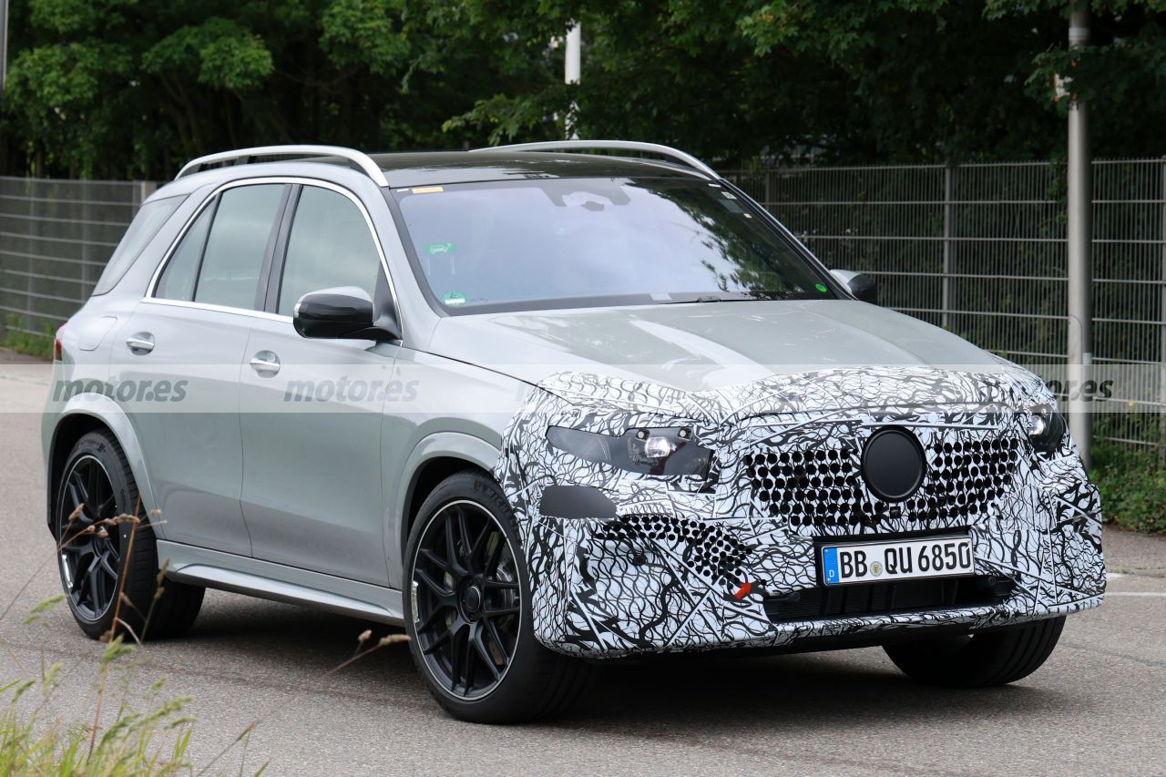 La primera mula del nuevo Mercedes-AMG GLE 53 2026 ya ha sido cazada en fotos espía, un SUV de lujo y PHEV que será más potente y radical