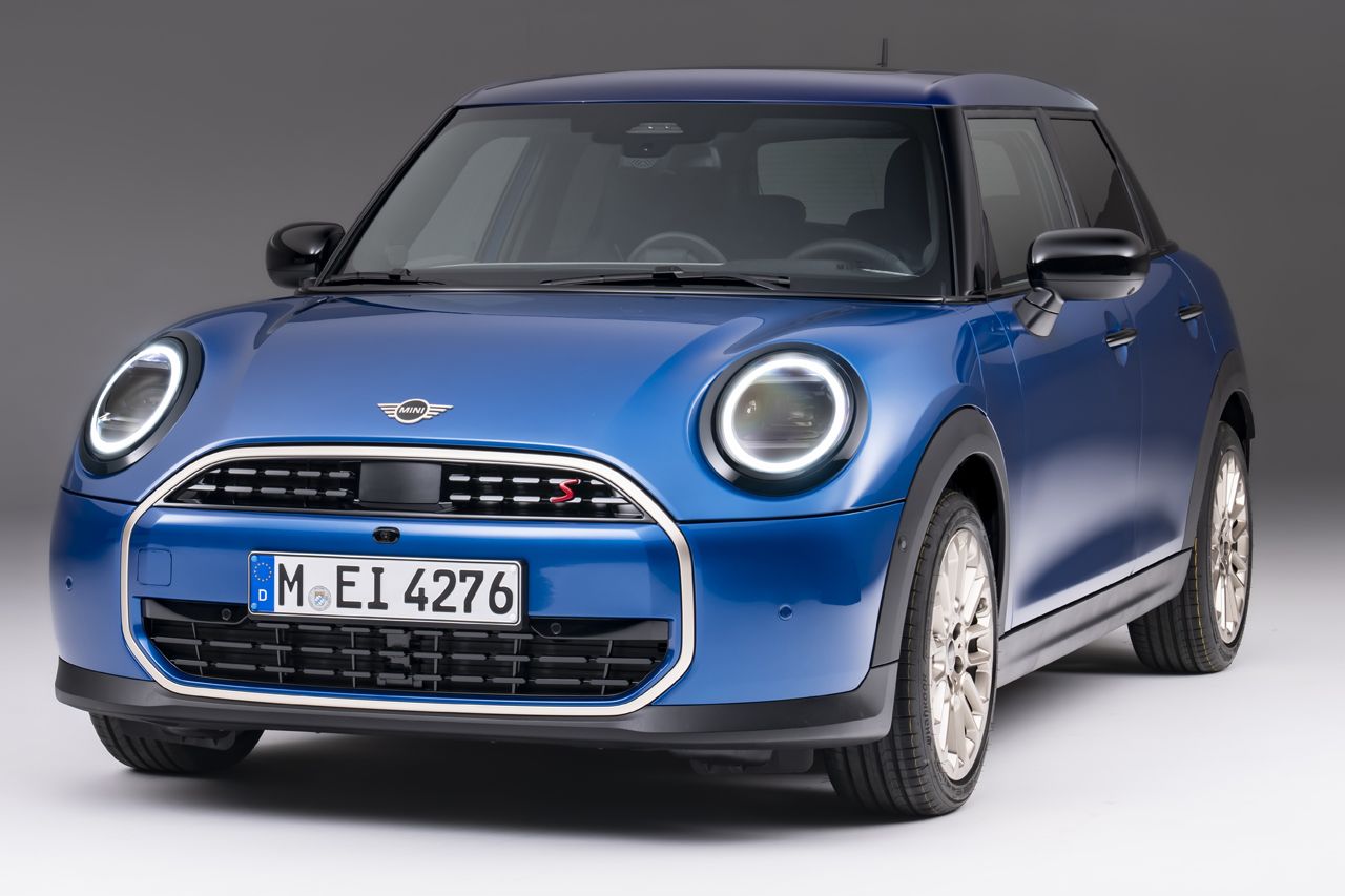 Llega el nuevo MINI Cooper 5 Puertas 2025, un utilitario práctico, moderno y listo para conquistarte con sus dos potentes motores