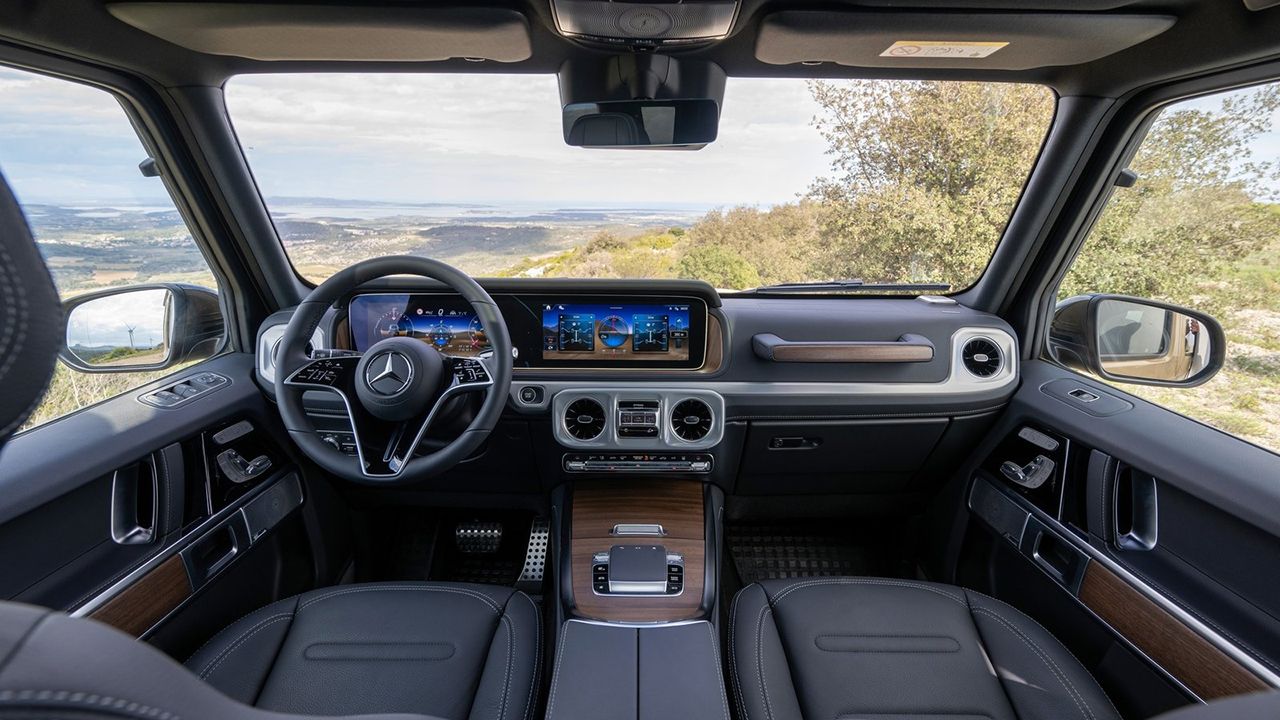 Mercedes G 580 EQ - interior