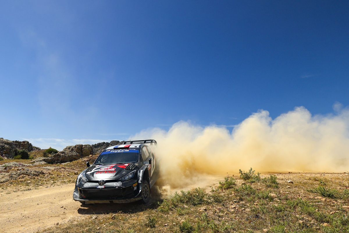 Ott Tänak le birla la victoria a Sébastien Ogier en el Rally de Italia-Cerdeña por dos décimas