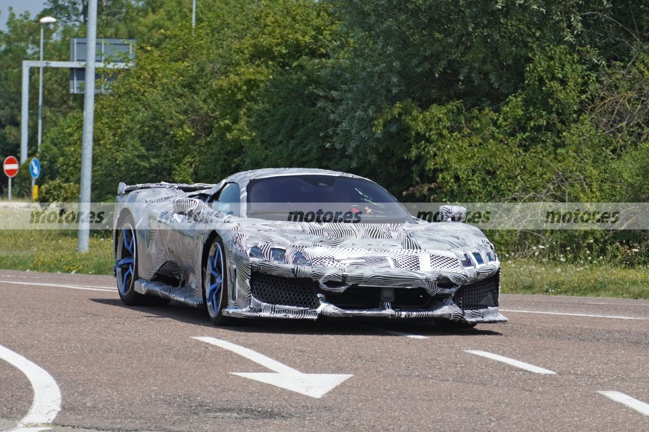 El espectacular hypercar de Ferrari ya rueda casi sin camuflaje, un híbrido para calle y circuitos que rozará los 1.400 CV