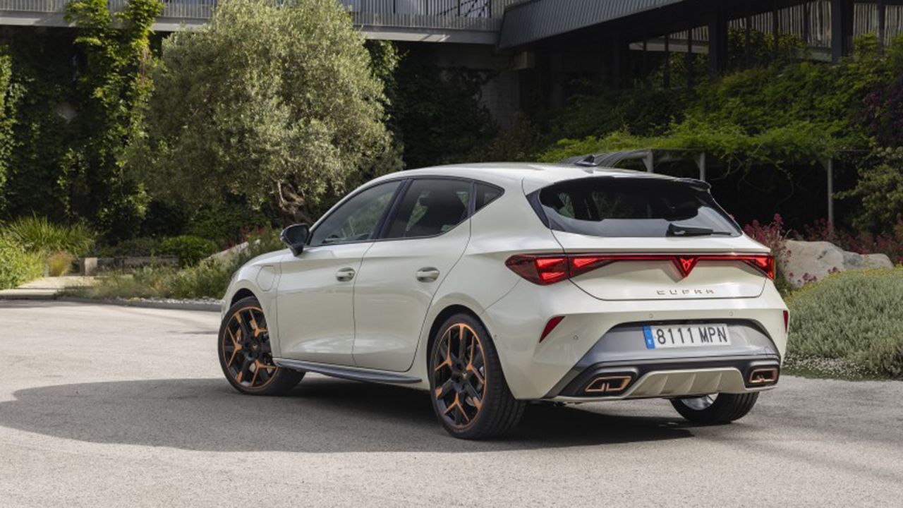 CUPRA León 2025 - posterior