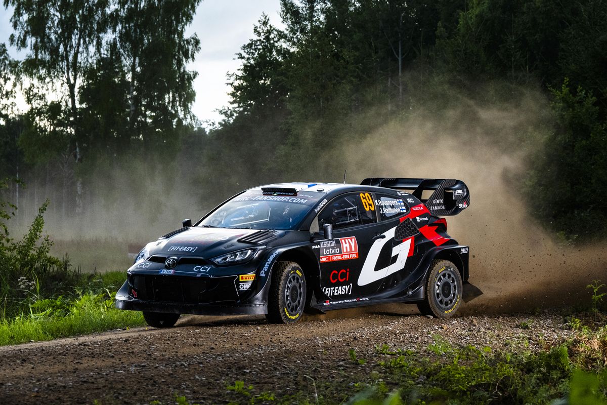 Kalle Rovanperä es el primer líder del Rally de Letonia tras imponerse en la larga súper especial de Riga