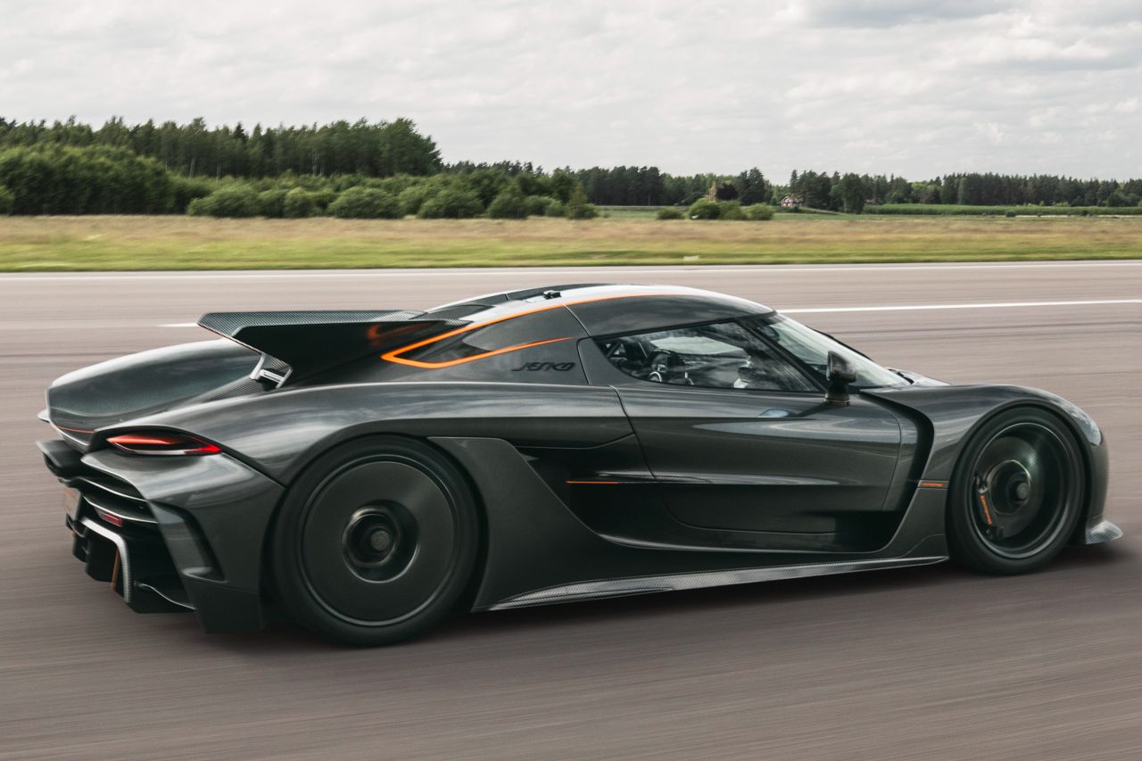 El Koenigsegg Jesko pone el listón muy alto al nuevo Bugatti Tourbillon, de 0 a 400 km/h y otra vez a 0 en menos de 30 segundos