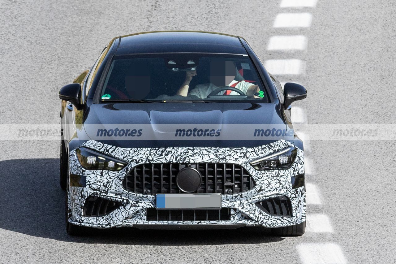 Cazado el nuevo Mercedes-AMG CLE 63 sin su corazón híbrido, el regreso del V8 biturbo abre una puerta hasta ahora no contemplada