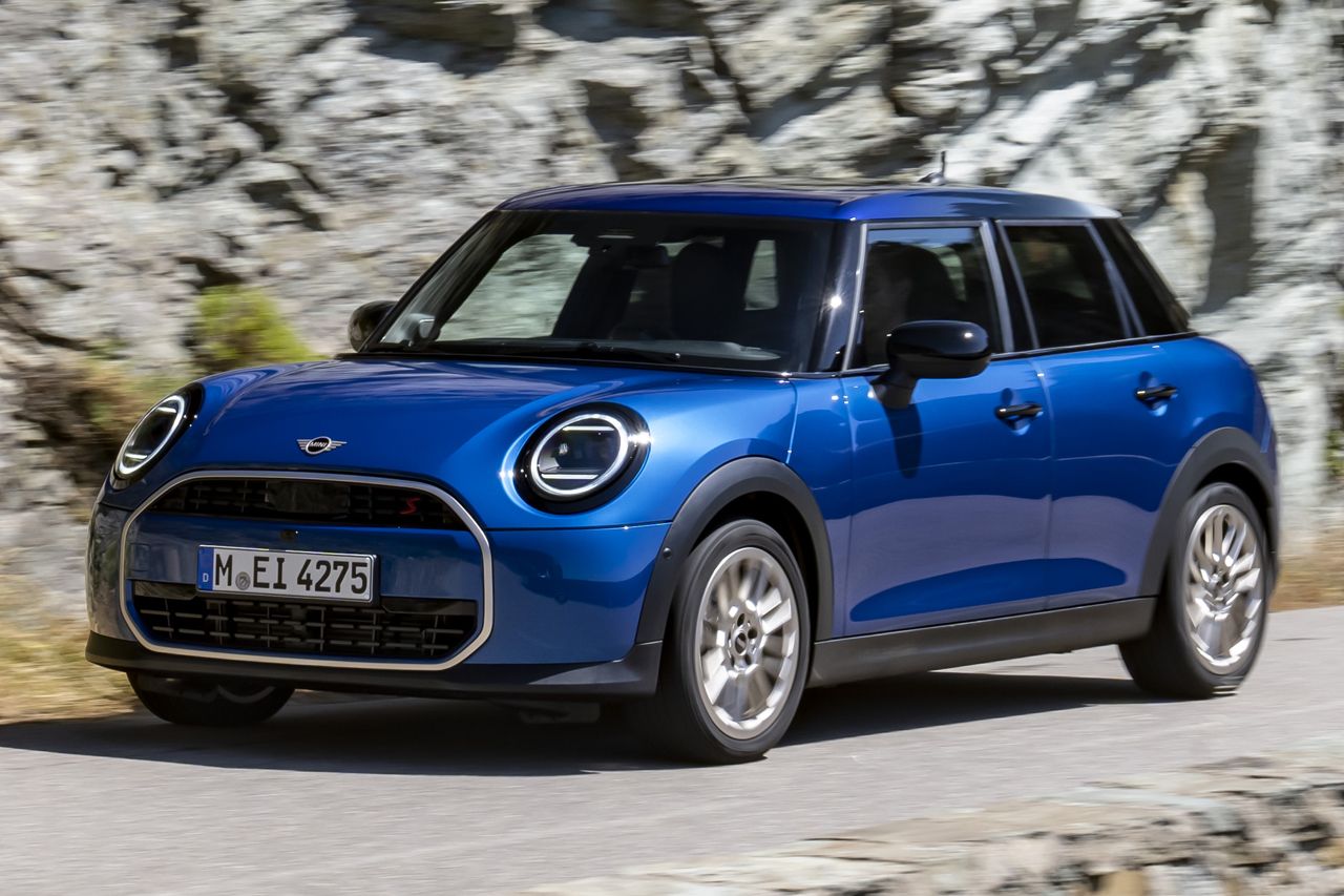 Llega el nuevo MINI Cooper S 5 Puertas 2025, el utilitario más práctico y 'picante' ya está a la venta en España