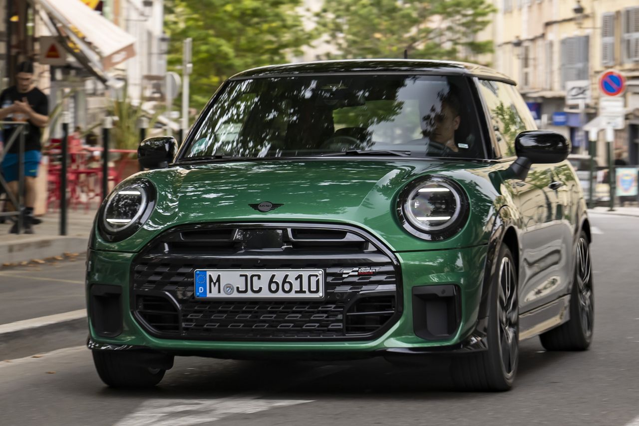 El nuevo MINI COOPER S JCW 2025 se pone a la venta, potencia y estilo se dan la mano en el utilitario pero sin extremos