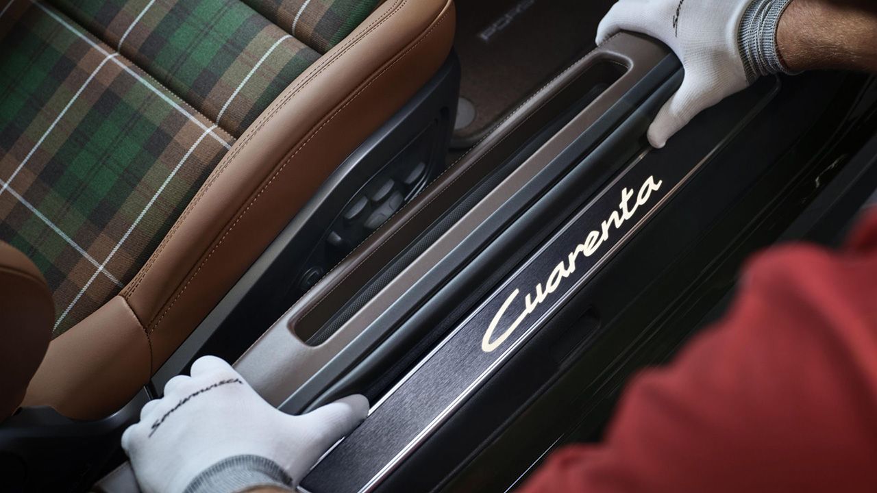 Porsche 911 Cuarenta Edition - interior